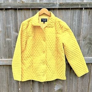 NWT Quilted Banana Light Jacket. XL